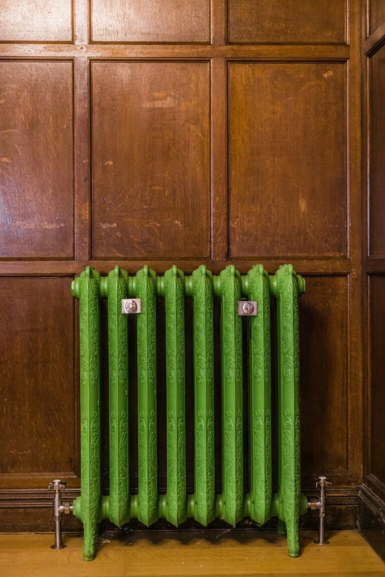 Rococo with Crosshead Angled Manual valve and Whitworth Wall Stays